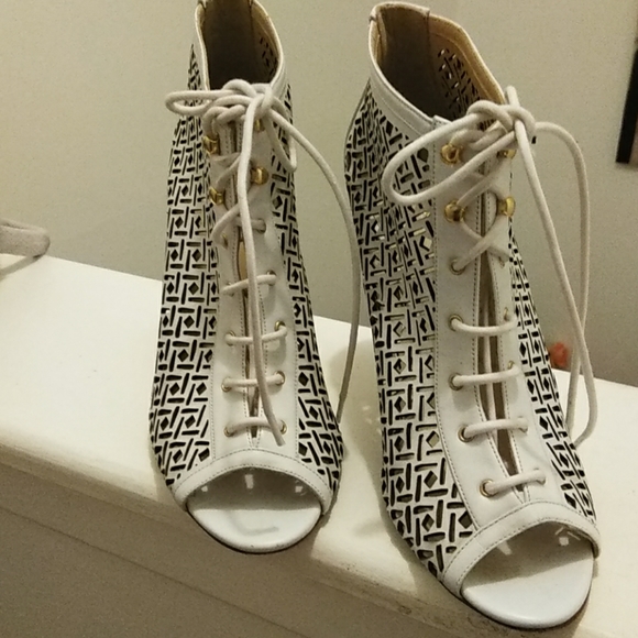 Etienne Aigner leather boots - Picture 1 of 5